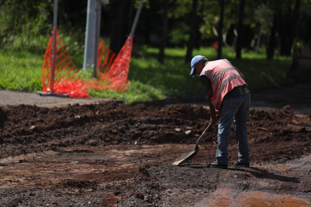 REHABILITACIÓN DE VIALIDADES EN LAGOS DEL COUNTRY SIGUE ADELANTE