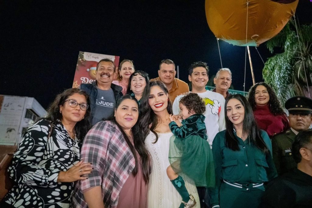 Histórico ; miles de familias asisten al Desfile de las Sonrisas organizado por Geraldine Ponce .