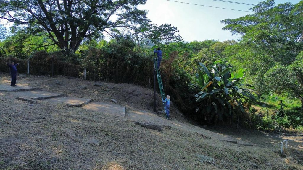 Totalmente iluminado estará el camino a El Pichón gracias al gobierno de Geraldine .