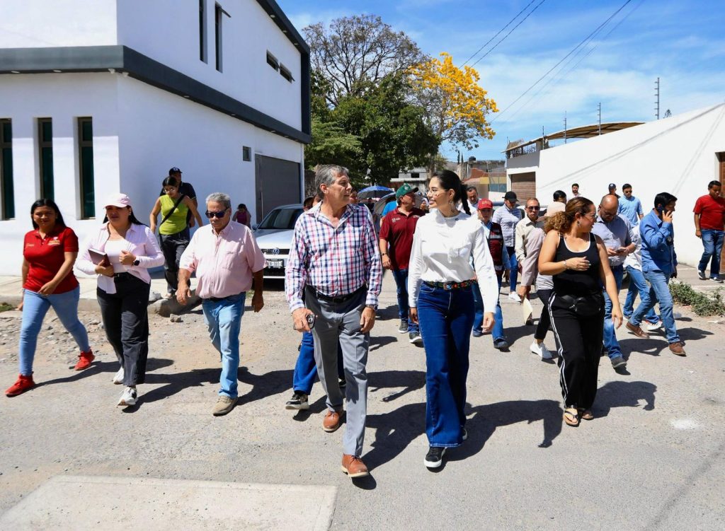 GERALDINE PONCE ATIENDE DE MANERA DIRECTA A LAS Y LOS TEPICENSES