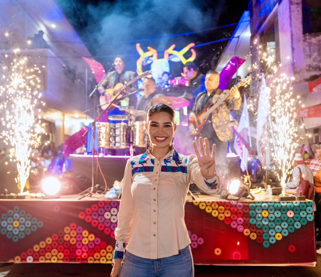 DESTACA GERALDINE PONCE EN EL ROMPIMIENTO DE LA FERIA DE SANTIAGO IXCUINTLA