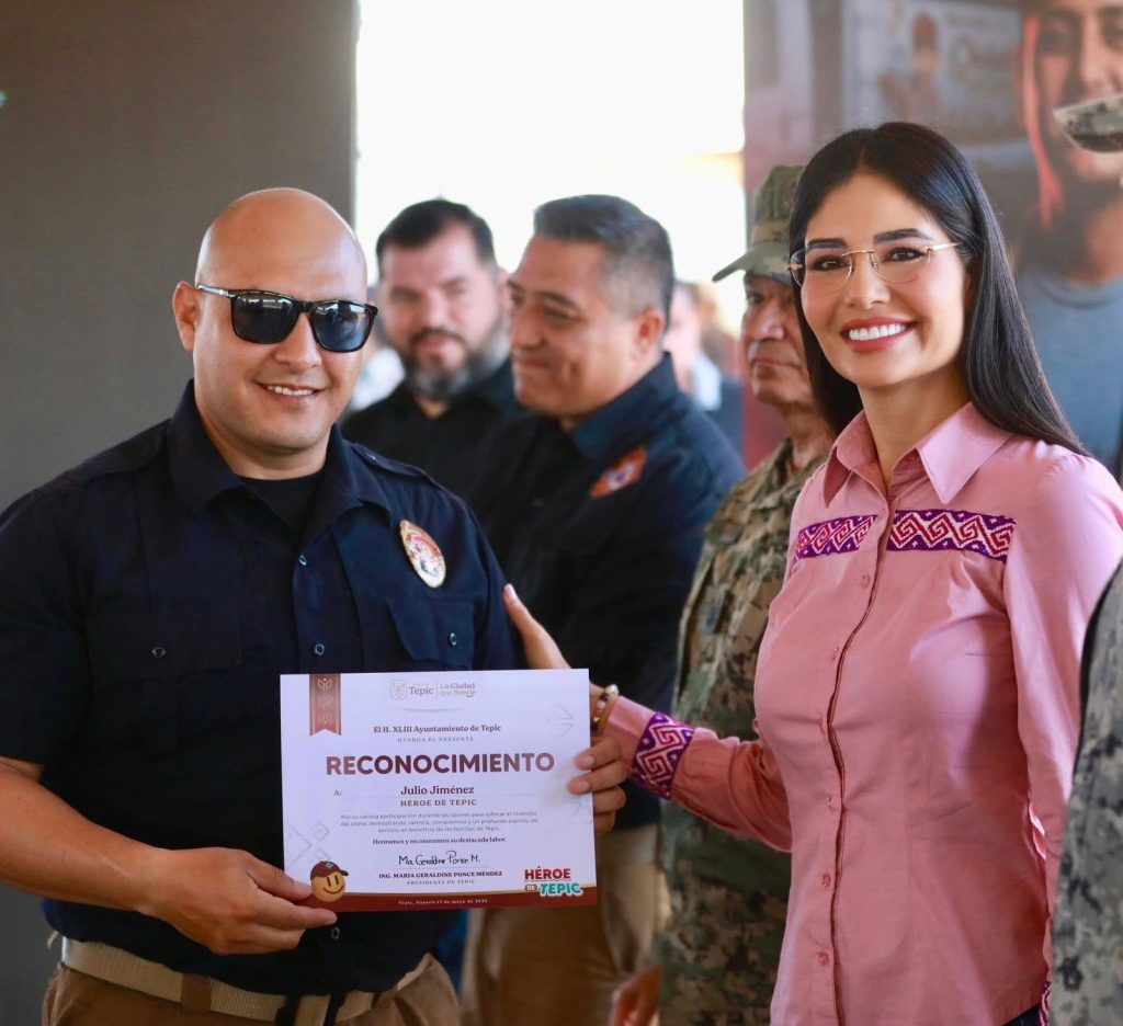 Geraldine Ponce agradece entrega de Protección Civil y Bomberos de Tepic